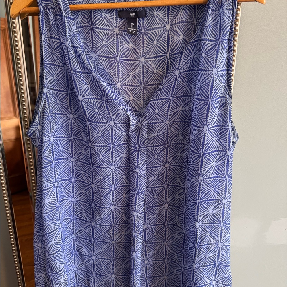 GAP Blue Geometric V-Neck Sleeveless Camisole Top